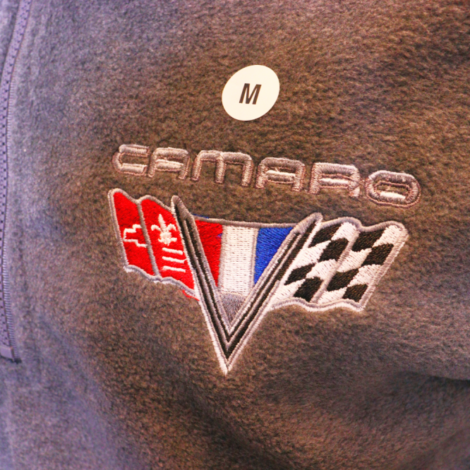 Camaro Sweater mit gesticktem Logo - in grau Camaro Sweater mit gesticktem Logo - in grau